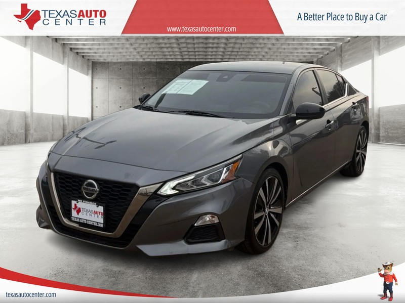 Nissan Altima Vehicle Full-screen Gallery Image 2