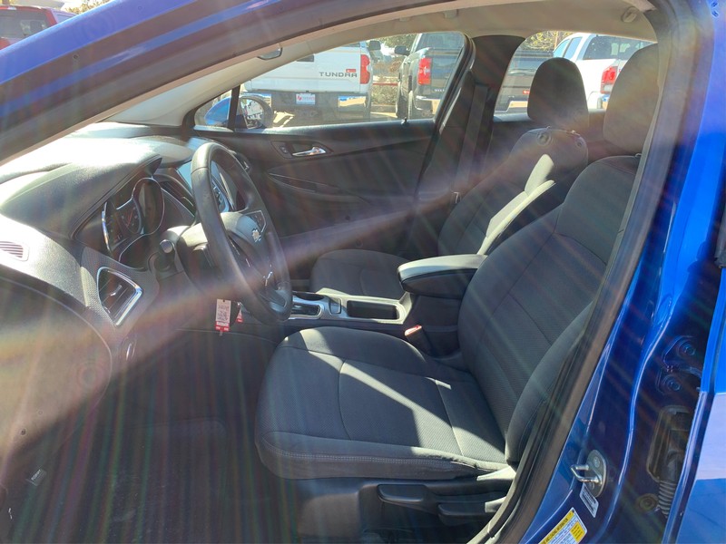 Chevrolet Cruze Vehicle Full-screen Gallery Image 9