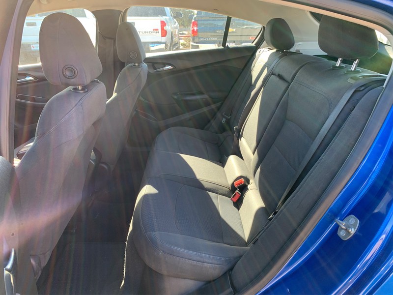 Chevrolet Cruze Vehicle Full-screen Gallery Image 10