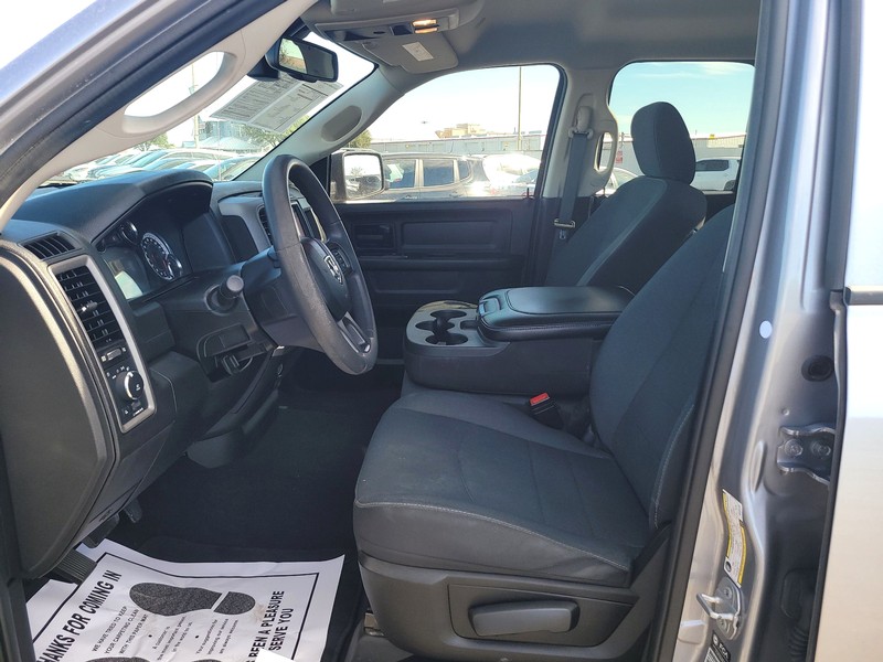 Ram 1500 Classic Vehicle Full-screen Gallery Image 09