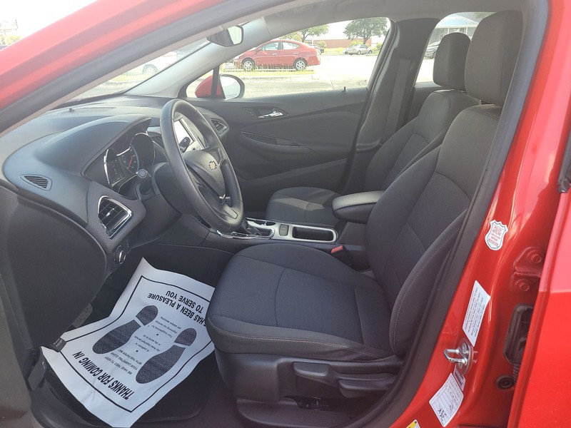 Chevrolet Cruze Vehicle Full-screen Gallery Image 9