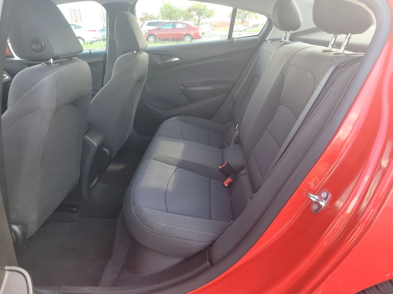 Chevrolet Cruze Vehicle Full-screen Gallery Image 10