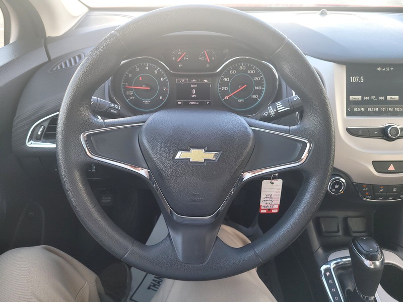 Chevrolet Cruze Vehicle Full-screen Gallery Image 13