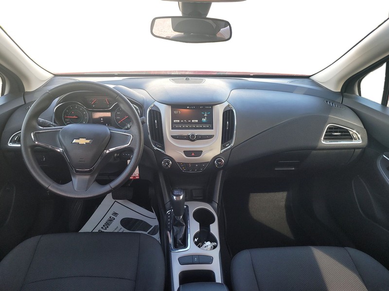 Chevrolet Cruze Vehicle Full-screen Gallery Image 15