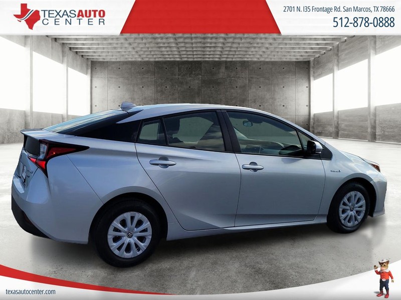 Toyota Prius Vehicle Full-screen Gallery Image 4