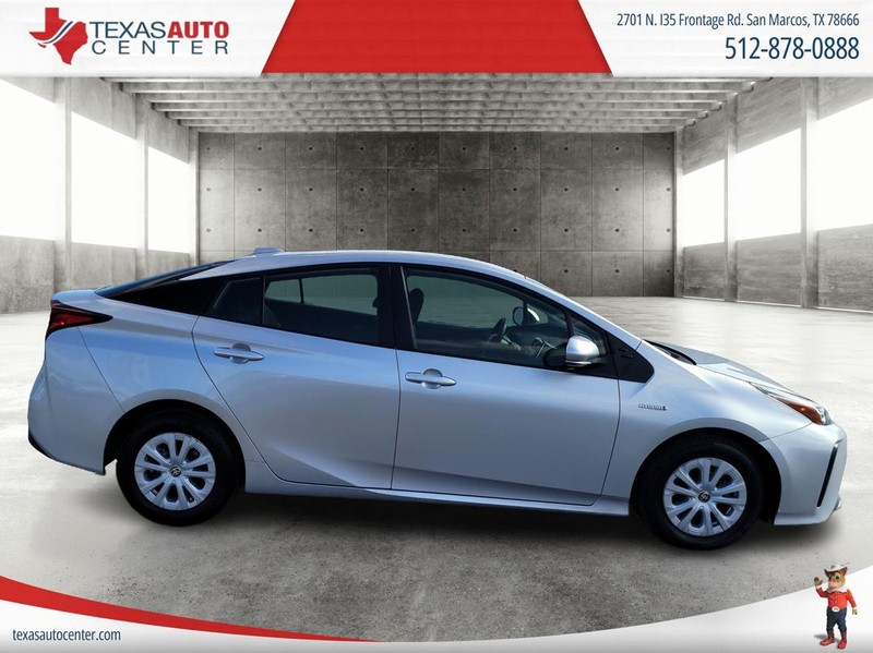 Toyota Prius Vehicle Full-screen Gallery Image 5