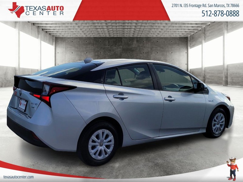 Toyota Prius Vehicle Full-screen Gallery Image 6