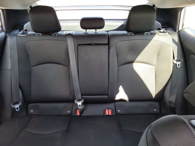 Toyota Prius Vehicle Full-screen Gallery Image 10