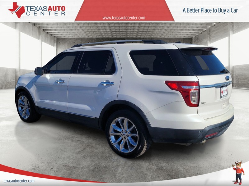 Ford Explorer Vehicle Full-screen Gallery Image 8