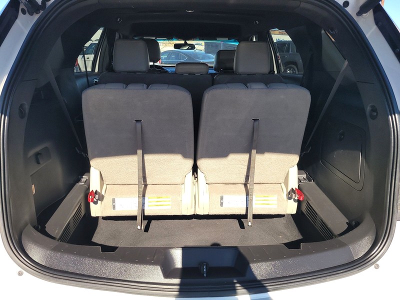 Ford Explorer Vehicle Full-screen Gallery Image 11