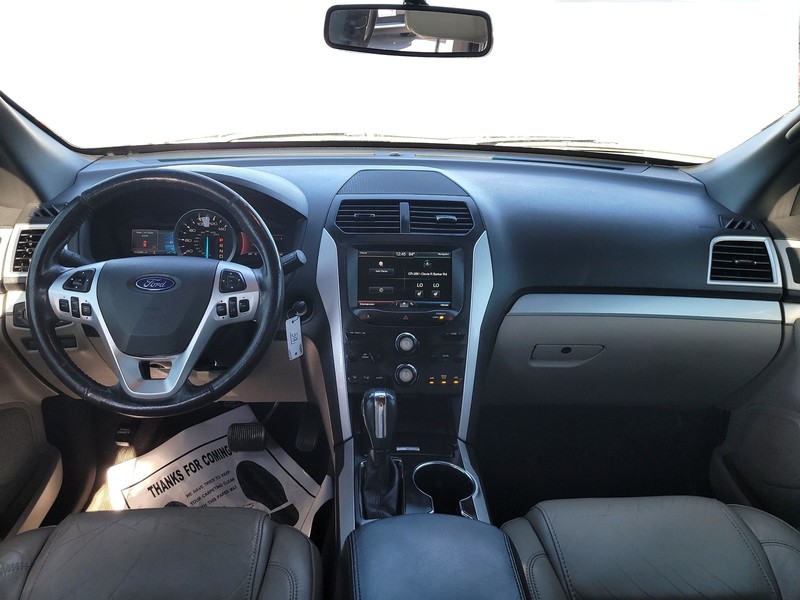 Ford Explorer Vehicle Full-screen Gallery Image 16