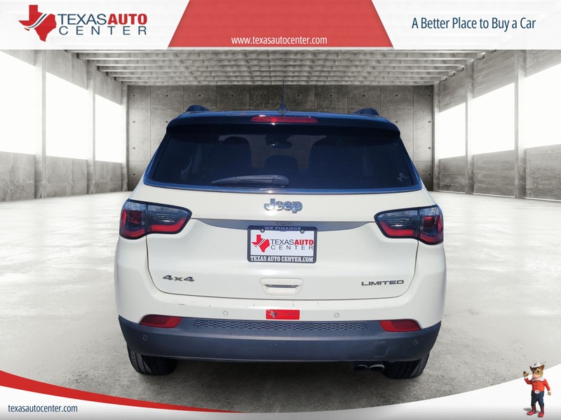 Jeep Compass Vehicle Full-screen Gallery Image 6