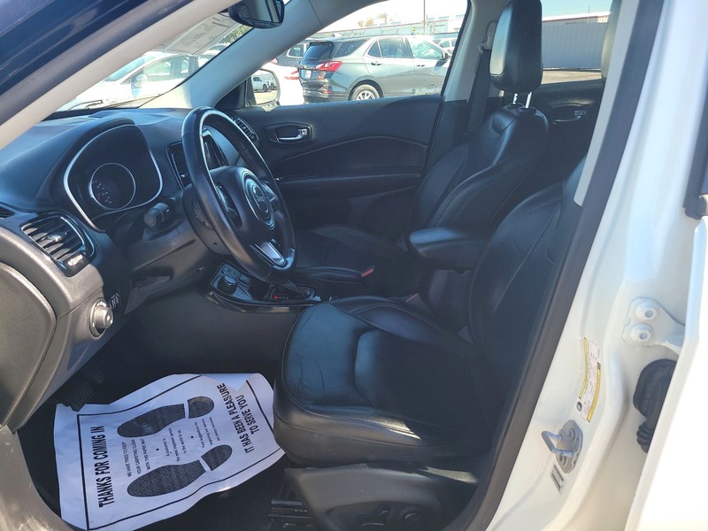 Jeep Compass Vehicle Full-screen Gallery Image 9