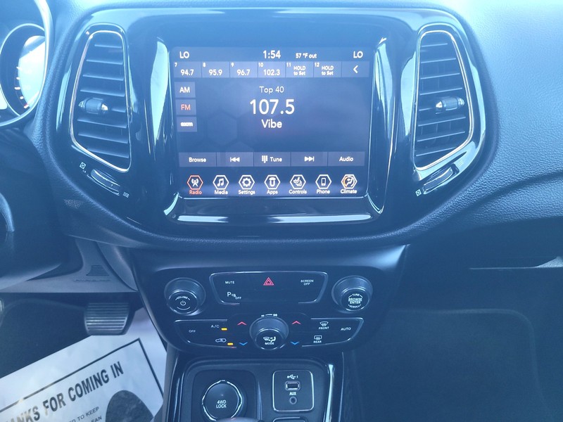 Jeep Compass Vehicle Full-screen Gallery Image 12