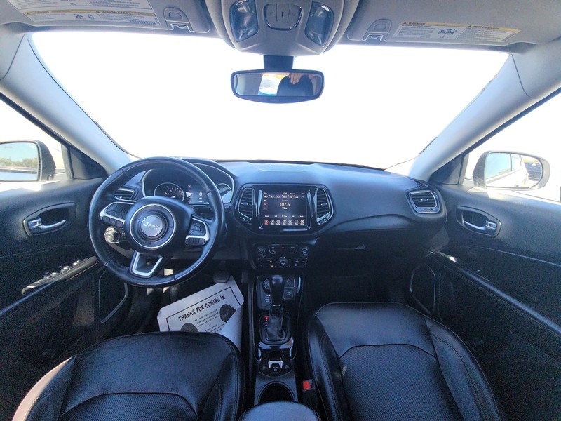 Jeep Compass Vehicle Full-screen Gallery Image 15