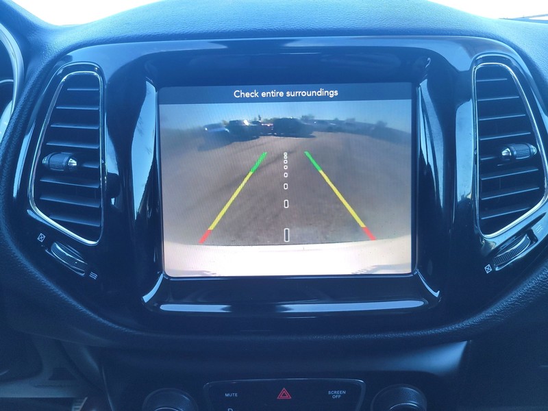 Jeep Compass Vehicle Full-screen Gallery Image 17