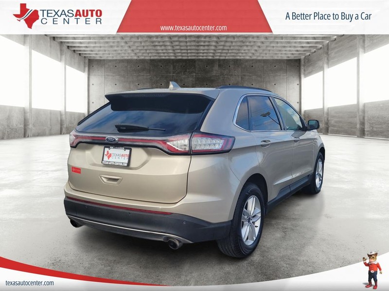 Ford Edge Vehicle Full-screen Gallery Image 6