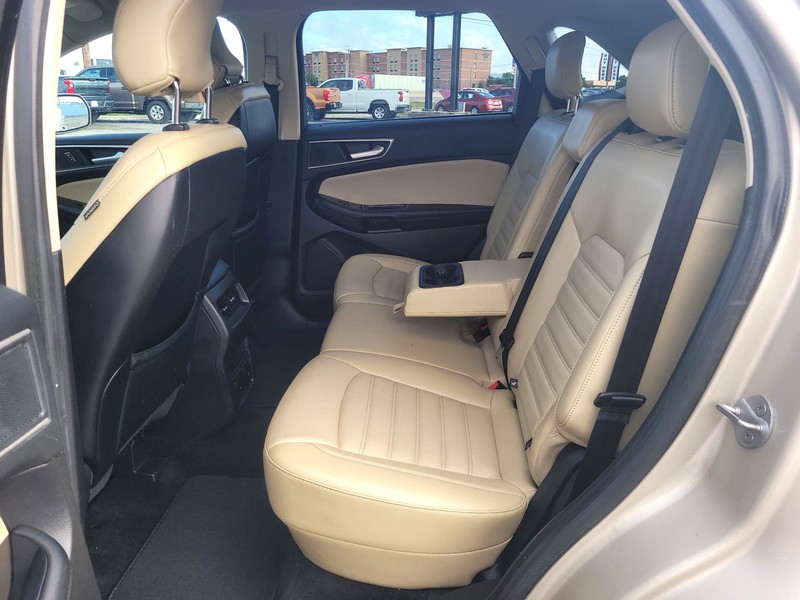 Ford Edge Vehicle Full-screen Gallery Image 10