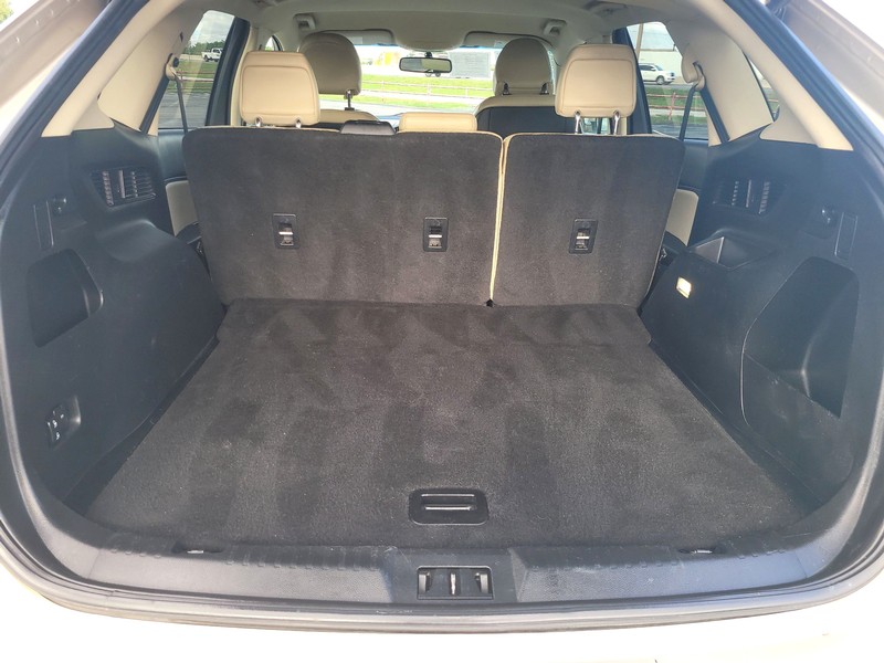 Ford Edge Vehicle Full-screen Gallery Image 11