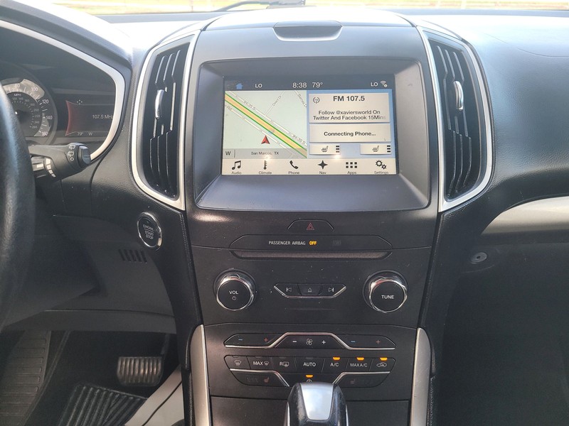 Ford Edge Vehicle Full-screen Gallery Image 12