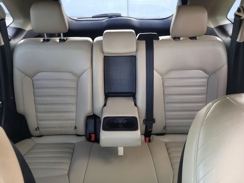 Ford Edge Vehicle Full-screen Gallery Image 13