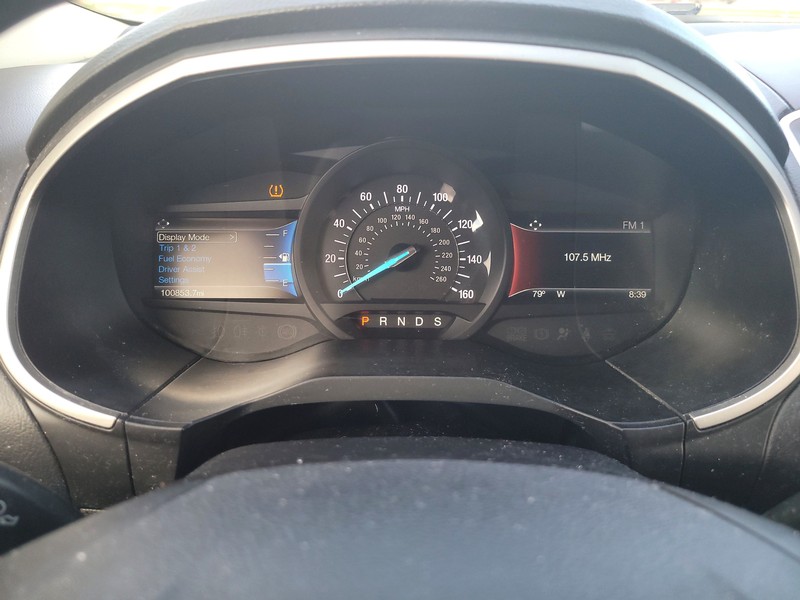 Ford Edge Vehicle Full-screen Gallery Image 14