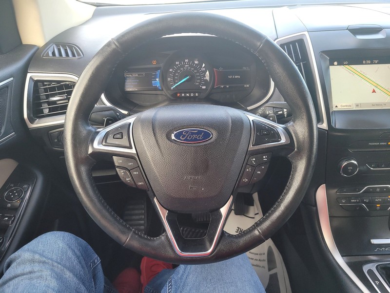 Ford Edge Vehicle Full-screen Gallery Image 15