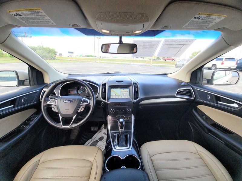 Ford Edge Vehicle Full-screen Gallery Image 16