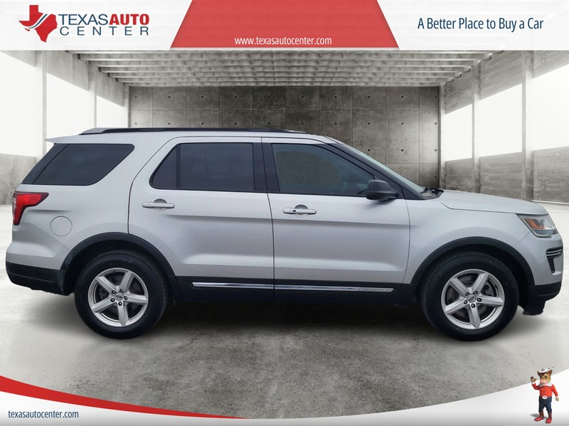 Ford Explorer Vehicle Full-screen Gallery Image 02