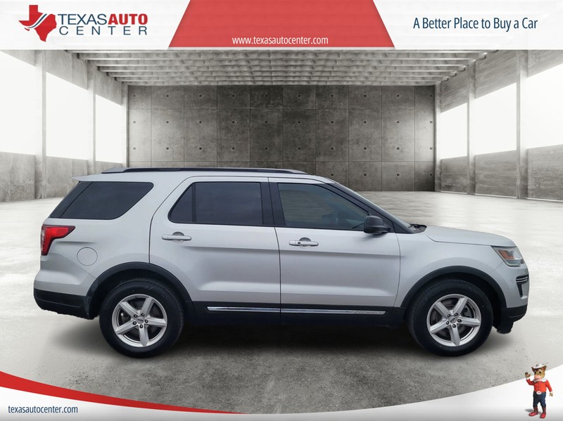 Ford Explorer Vehicle Full-screen Gallery Image 05
