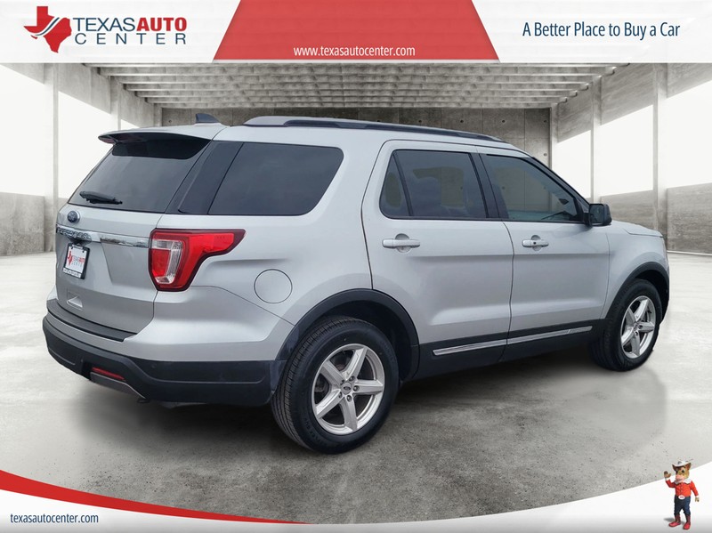 Ford Explorer Vehicle Full-screen Gallery Image 06