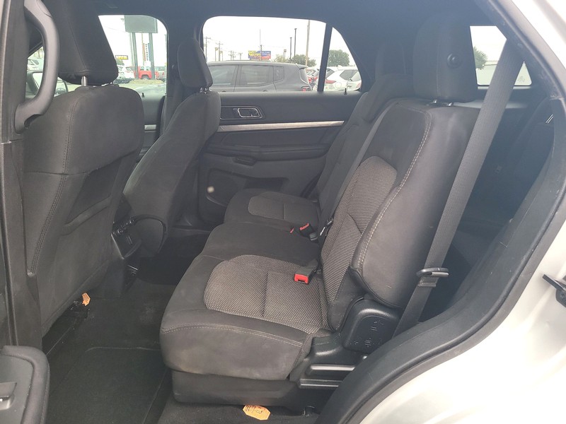 Ford Explorer Vehicle Full-screen Gallery Image 08