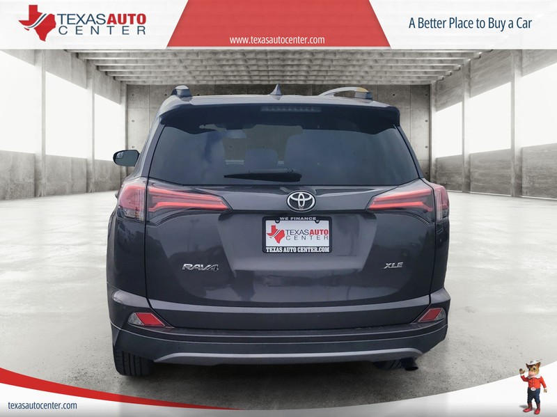 Toyota RAV4 Vehicle Full-screen Gallery Image 06