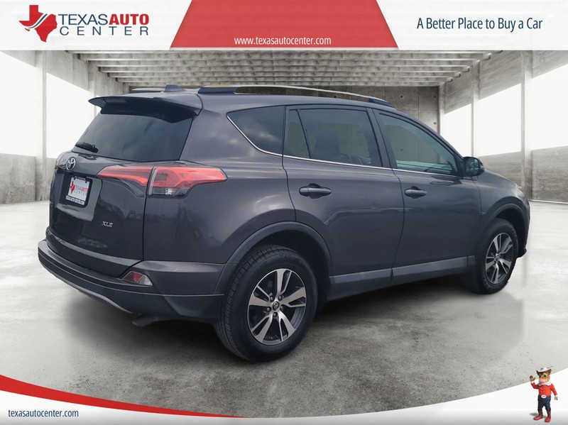 Toyota RAV4 Vehicle Full-screen Gallery Image 07