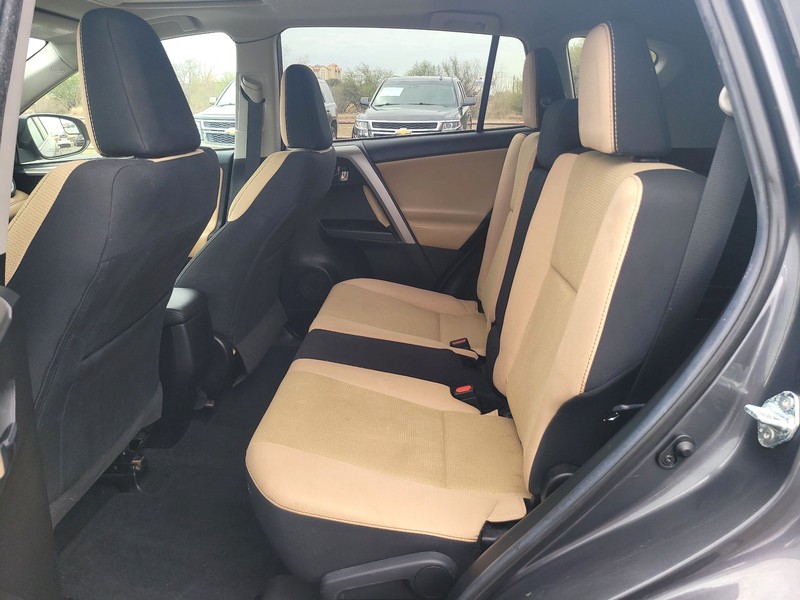 Toyota RAV4 Vehicle Full-screen Gallery Image 10