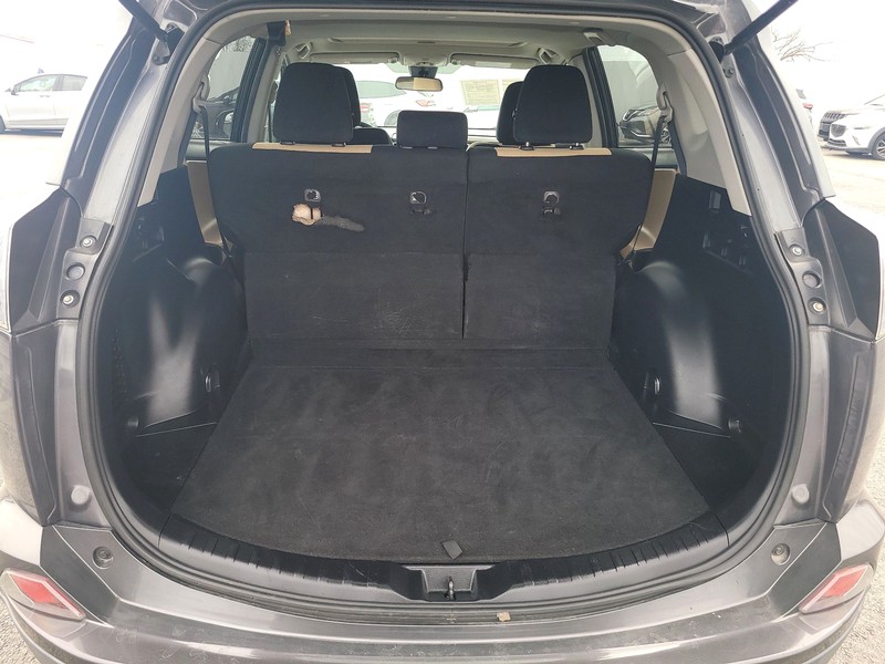 Toyota RAV4 Vehicle Full-screen Gallery Image 11