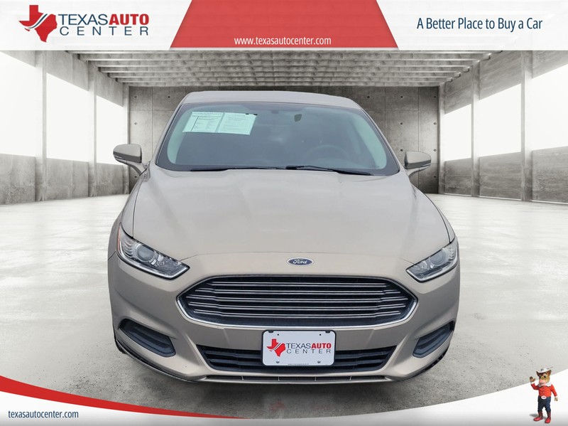 Ford Fusion Vehicle Full-screen Gallery Image 03