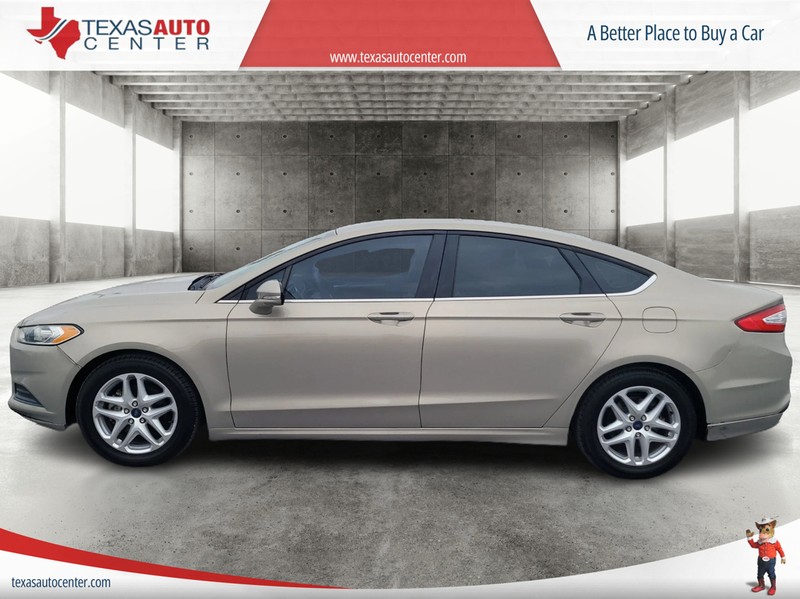 Ford Fusion Vehicle Full-screen Gallery Image 05