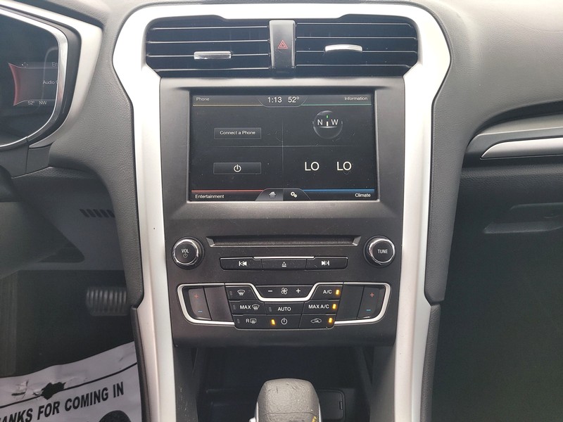 Ford Fusion Vehicle Full-screen Gallery Image 11