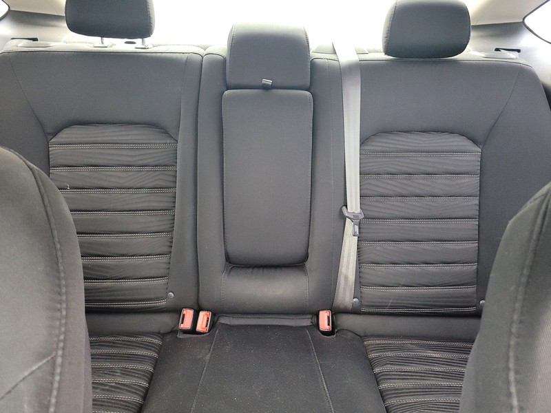 Ford Fusion Vehicle Full-screen Gallery Image 12