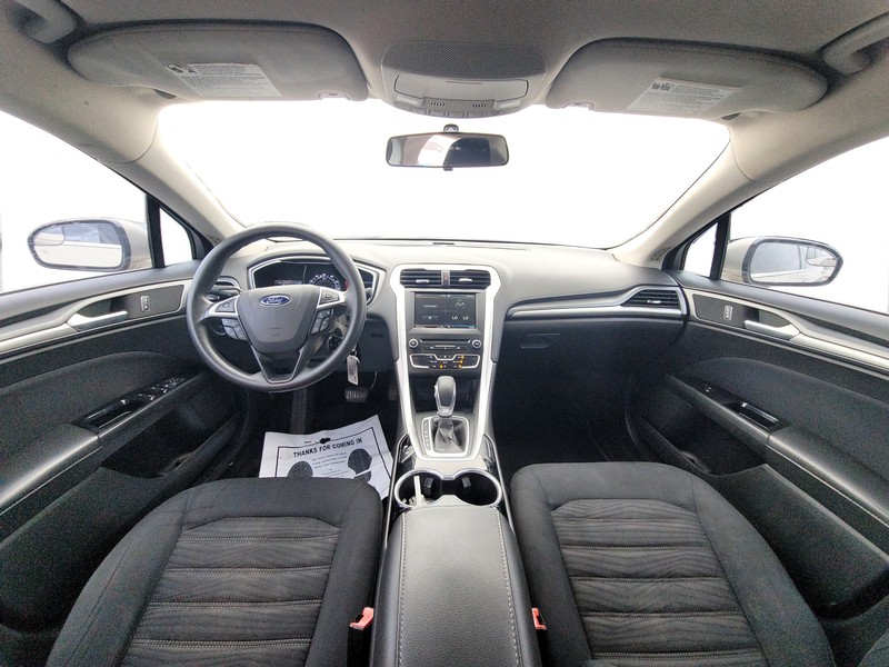 Ford Fusion Vehicle Full-screen Gallery Image 14