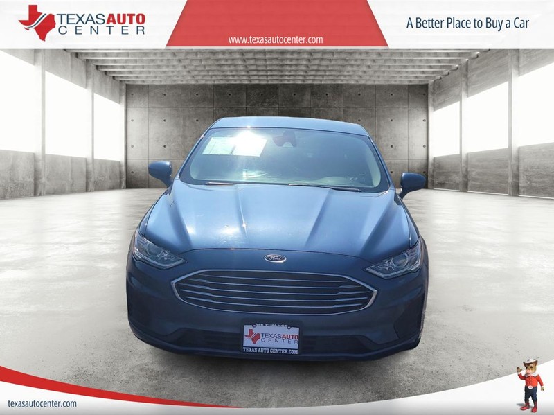 Ford Fusion Vehicle Full-screen Gallery Image 3