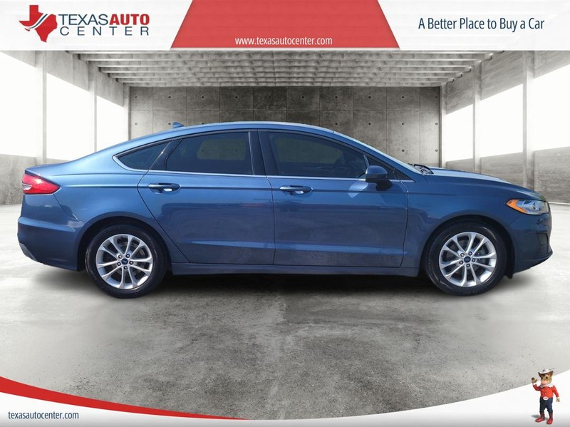 Ford Fusion Vehicle Full-screen Gallery Image 4
