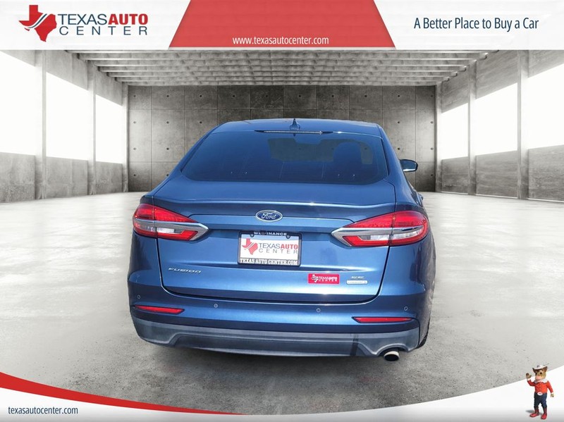 Ford Fusion Vehicle Full-screen Gallery Image 6