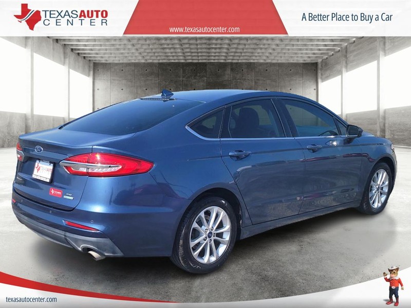 Ford Fusion Vehicle Full-screen Gallery Image 7