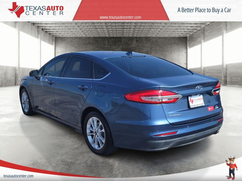 Ford Fusion Vehicle Full-screen Gallery Image 8