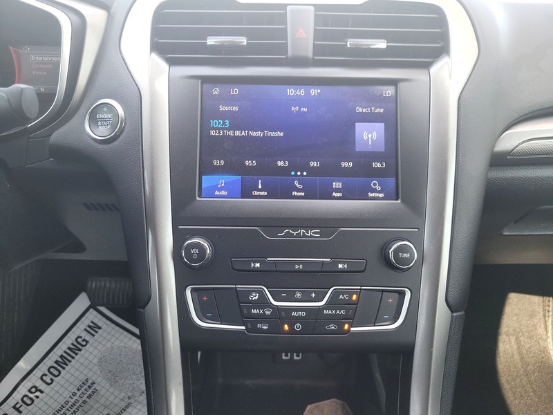 Ford Fusion Vehicle Full-screen Gallery Image 11