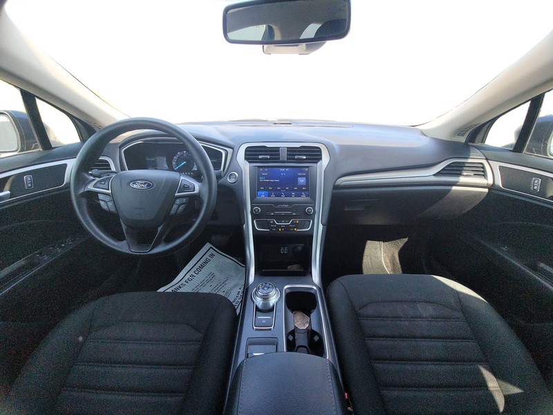 Ford Fusion Vehicle Full-screen Gallery Image 15