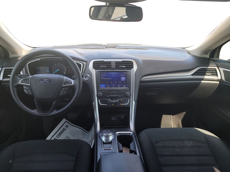 Ford Fusion Vehicle Full-screen Gallery Image 16