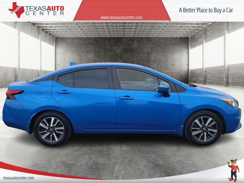 Nissan Versa Vehicle Full-screen Gallery Image 03